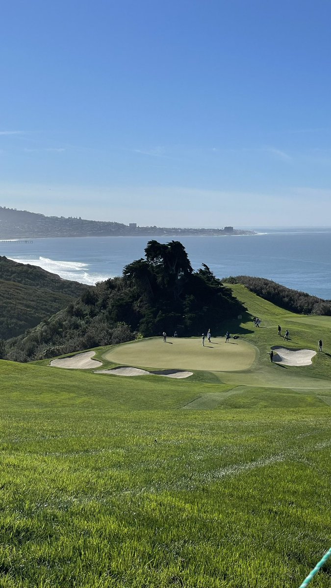 NickiGLove13's tweet photo. @golfcourses101 Hard to beat Torrey Pines North course 15th hole. #SanDiego #torreypinesgolfcourse #nickikgphotography https://t.co/9nBEJVNGRO