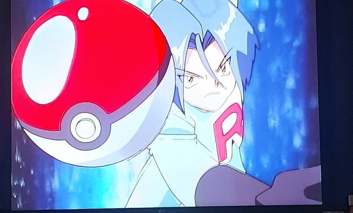 acetrainerspod's tweet photo. ...
James's hair is blue. https://t.co/DcZj34I0bz