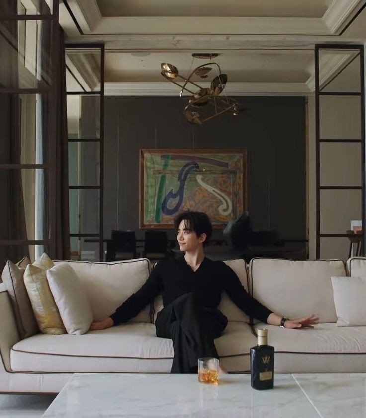 Jestem dziś tak cholernie zmęczony wszystkim...
        Odezwę się do was jutro...

Dobrej nocy 💤