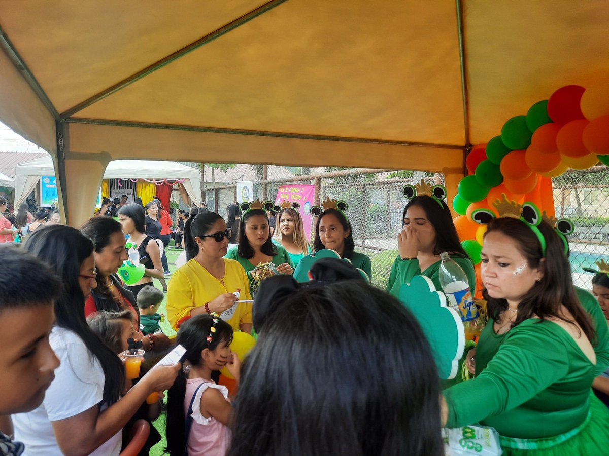 ISTPEM1's tweet photo. #IstpemEsVinculación 

Se realizó la  Feria de Gestión Comunitaria dirigido a la Protección de los niños y niñas a los habitantes de la ciudadela “JUNTOS POR TI". Por parte de los estudiantes del 2do y 3er nivel del #ISTPEM de la carrera TS en Desarrollo Infantil Integral. 👧🏻🧒🏻 https://t.co/tGZlE5aOrr