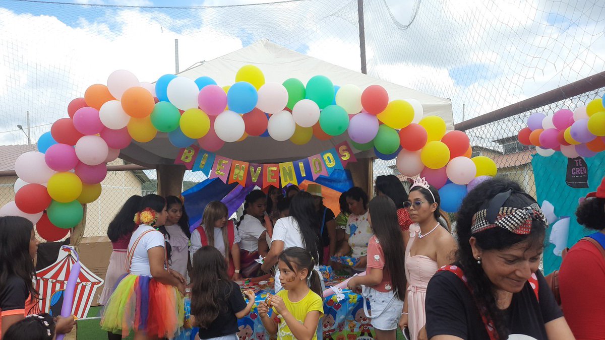 ISTPEM1's tweet photo. #IstpemEsVinculación 

Se realizó la  Feria de Gestión Comunitaria dirigido a la Protección de los niños y niñas a los habitantes de la ciudadela “JUNTOS POR TI". Por parte de los estudiantes del 2do y 3er nivel del #ISTPEM de la carrera TS en Desarrollo Infantil Integral. 👧🏻🧒🏻 https://t.co/tGZlE5aOrr