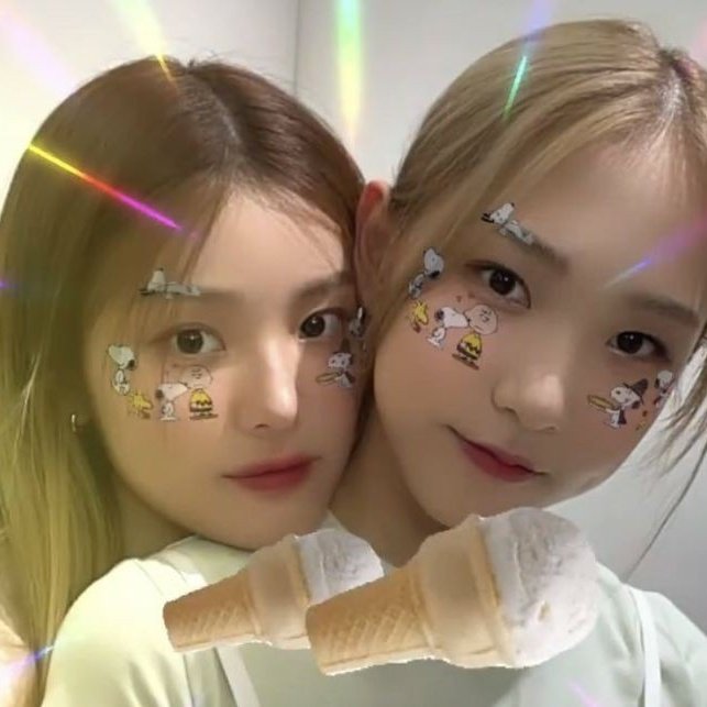 hourlychosang's tweet photo. HAPPY HUIYEON DAY 🦊 💛 https://t.co/AL7s9cgTul