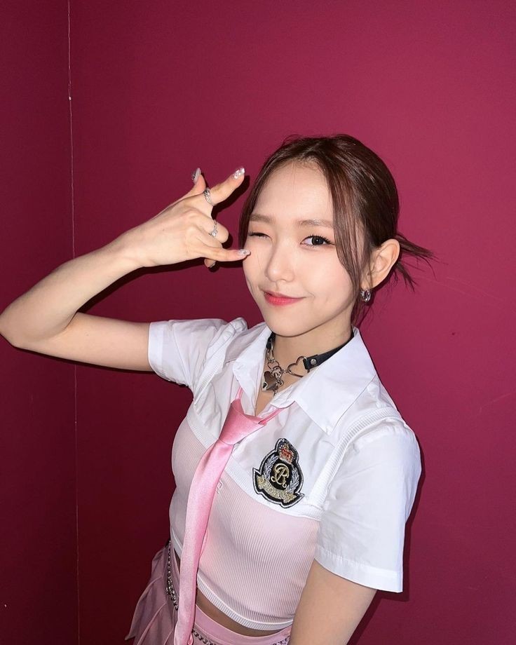hourlychosang's tweet photo. HAPPY HUIYEON DAY 🦊 💛 https://t.co/AL7s9cgTul