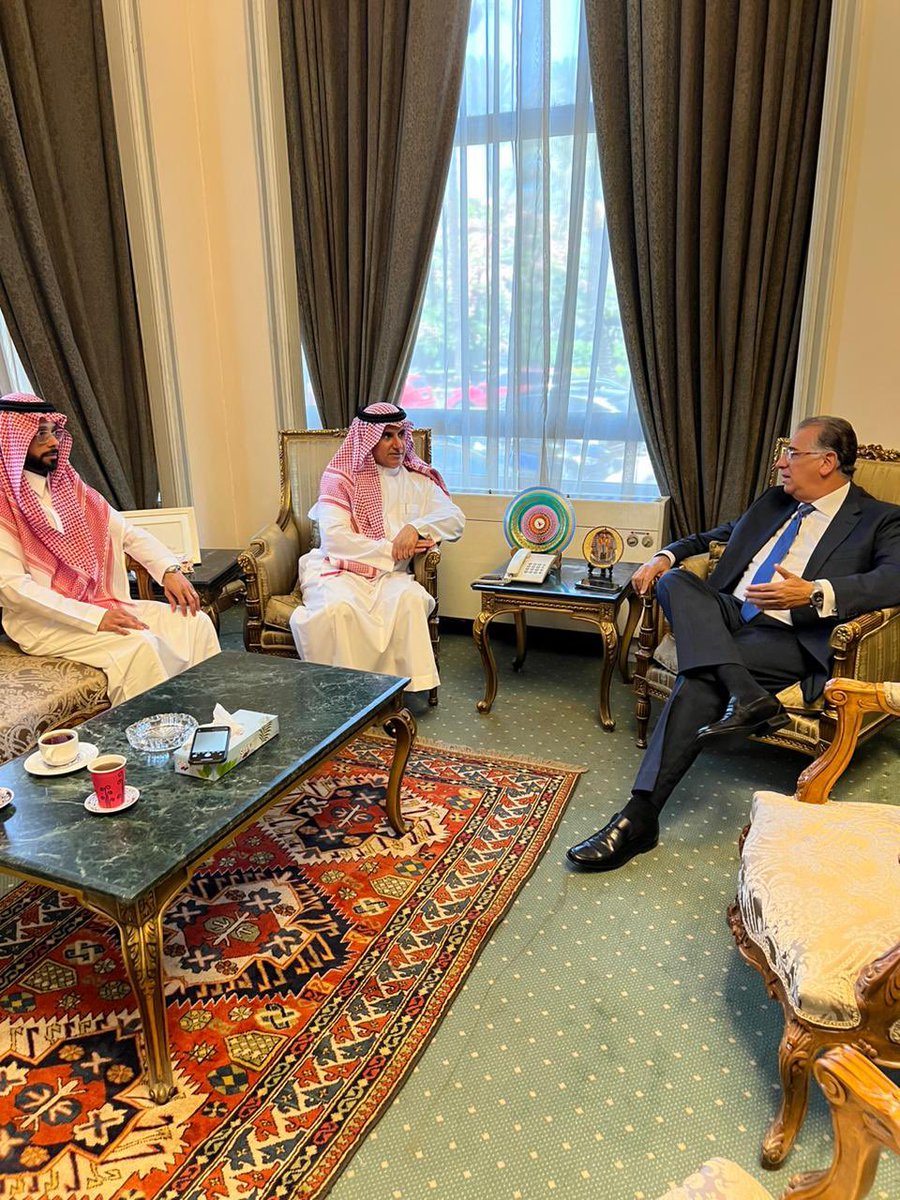 KSAmissionEG's tweet photo. سعا��ة مساعد وزير الخارجية المصرية لشؤون المراسم  السفير/ نبيل حبشي يستقبل هذا اليوم بمكتبه بوزارة الخارجية سعادة السفير عبدالعزيز المطر (المندوب الدائم للمملكة لدى جامعة الدول العربية) وجرى خلال اللقاء تبادل الأحاديث الودية https://t.co/O9UGBPi3Nd