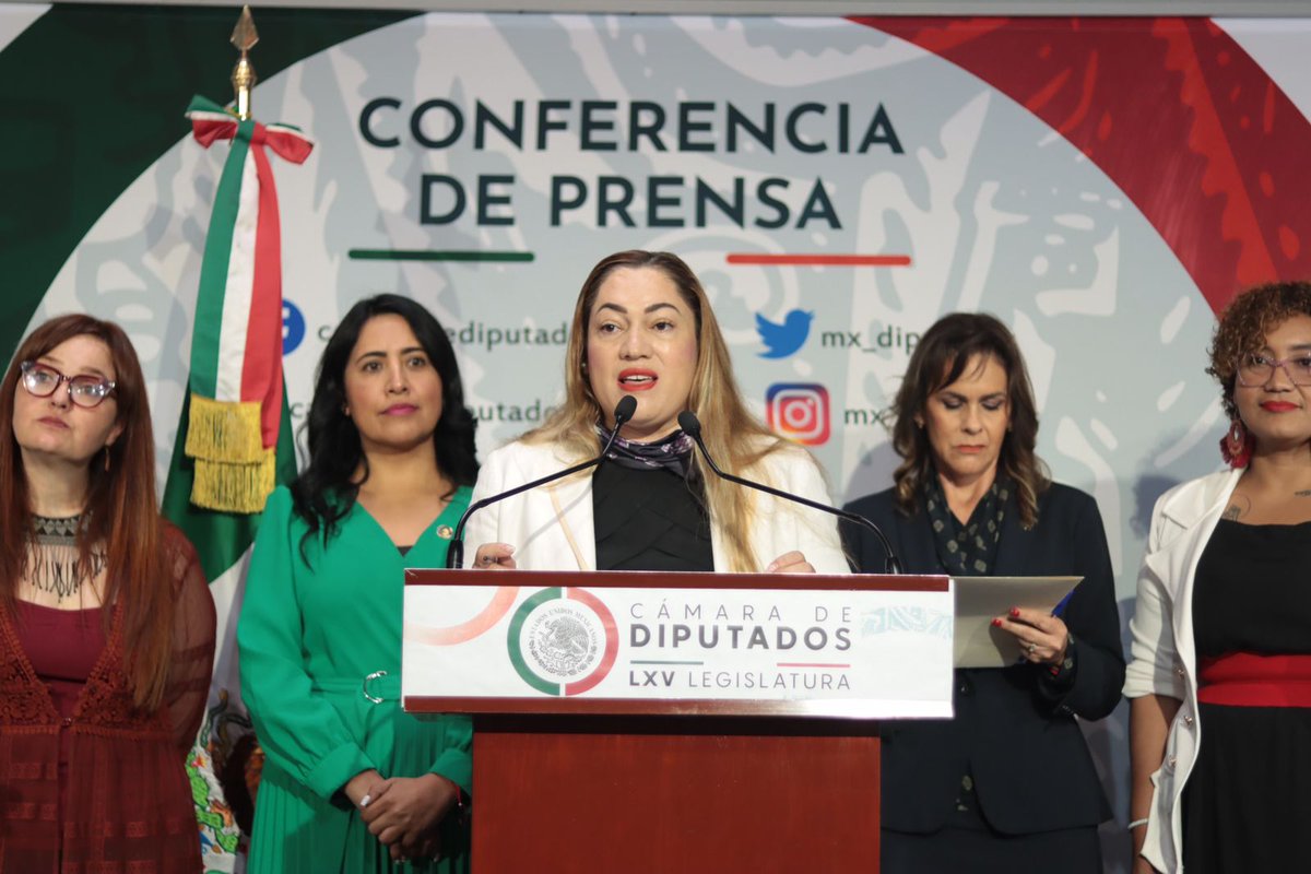 👉Con motivo del Día Mundial Contra la Trata de Personas, acudimos al foro de análisis sobre esta problemática no solo jurídica, sino socio-cultural.

Continuaremos luchando y legislando, se lo debemos a las víctimas y al Pueblo mexicano. 

#MariselaGarduñoVa🙋🏼