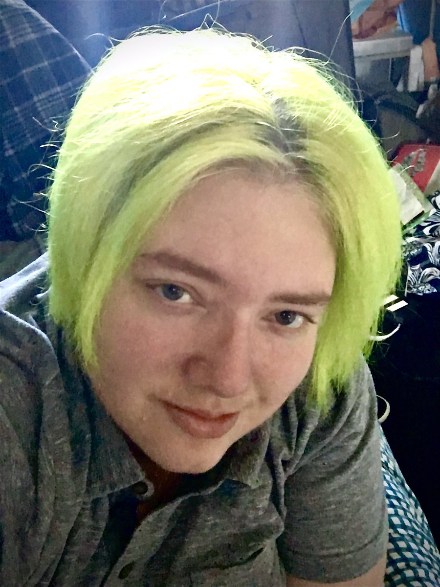 Mach_Speedster's tweet image. // Screw it. If my man is gonna flash his handsome mug, I’ll slap mine down for Munday too nerds. Am a green bean.