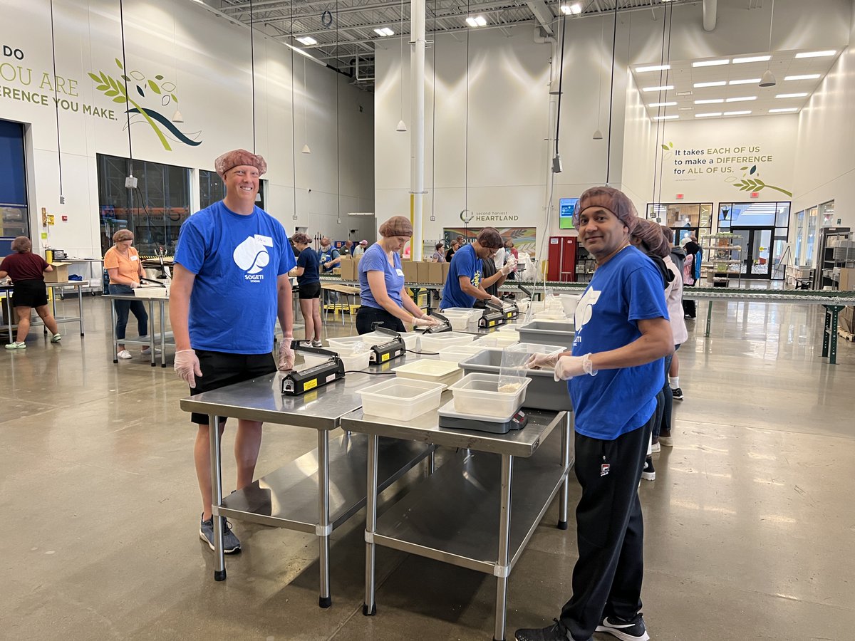 pinkflowerhead's tweet photo. #sogetigivesback This past Saturday, @Sogeti_USA, Minnesota Unit, volunteered at @2harvest food bank.  #summerofservice https://t.co/j5CIymwspm