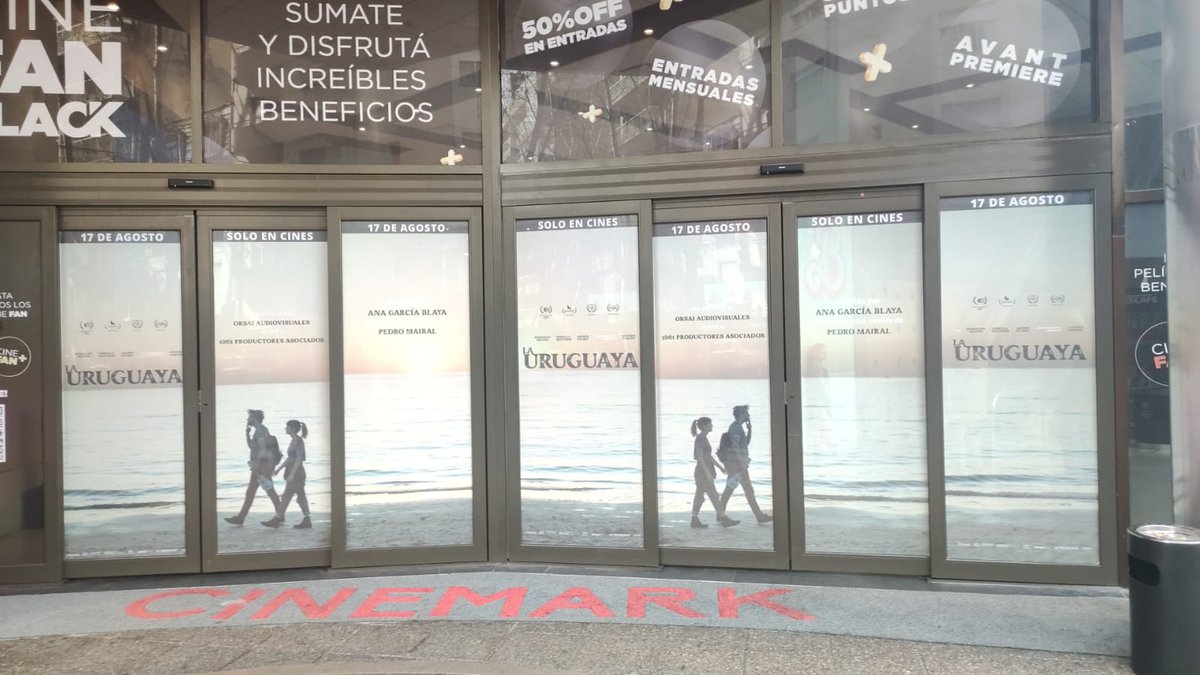 casciari's tweet photo. La primera película producida con el 'sistema Orsai' se estrena el 17 de agosto en muchísimas salas de Argentina y Uruguay. Los cines ya empieza a empapelarse y, en vez del nombre de actores famosos, los carteles dicen «financiada por 1961 socios». ¡Maravilloso! https://t.co/r4xwmSjvsi