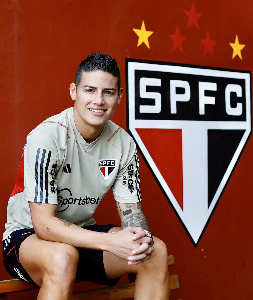 SaoPauloFC's tweet photo. 📍 CT da Barra Funda

@jamesdrodriguez já se sentindo em casa!

#JamesTricolor
#VamosSãoPaulo 🇾🇪 https://t.co/IpeQ1vwmxL