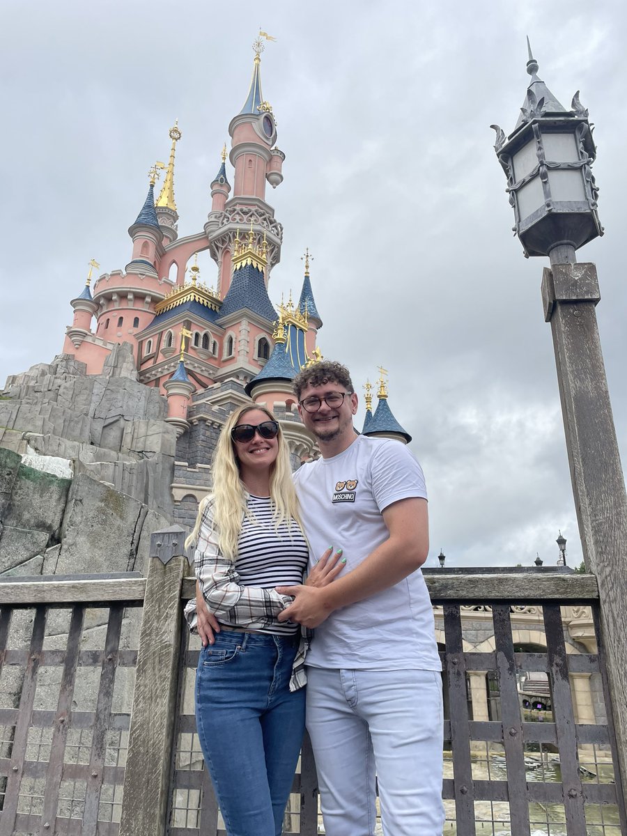 AmyLaura_xx's tweet photo. The most magical five days ✨🫶🏼🏰 
#disney #disneyland #DisneylandParis #magical #castle https://t.co/47kgQ8ADRM