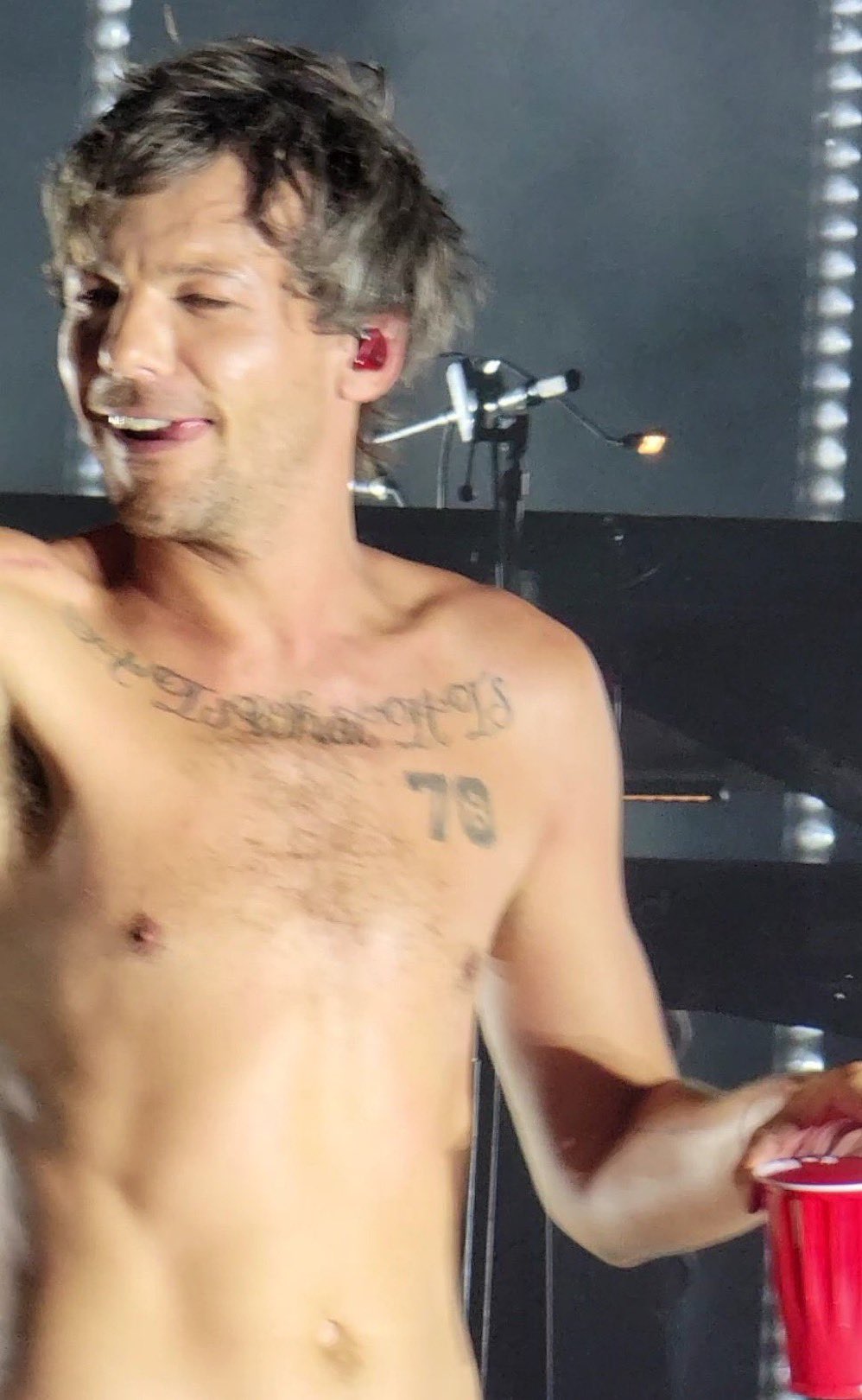 Louis Tomlinson Shirt Off