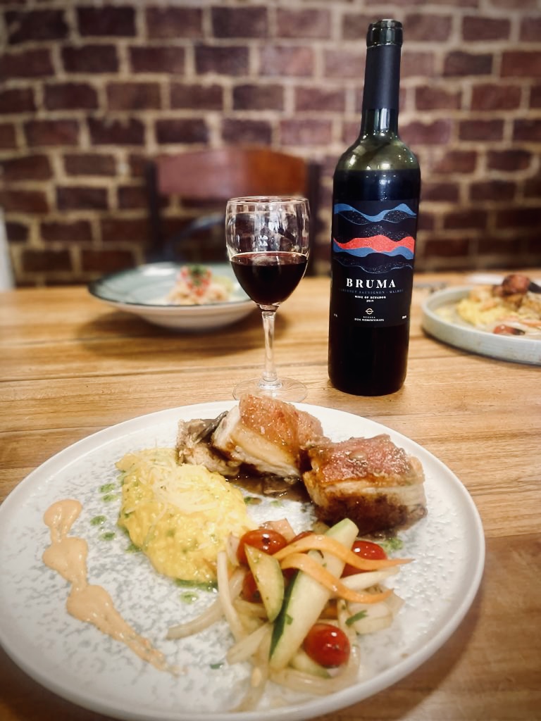 rwrightenz's tweet photo. Me han enviado otras fotos con platos extraordinarios de Marrecife. Realmente @IvanGrain hace una comida deliciosa.

Miren esto y díganme si no se les hace agua la boca!!

Obviamente maridados con tres vinos nuestros como Armonía y dos Brumas. 

Bodega Dos Hemisferios https://t.co/aCYDPhh9Ae