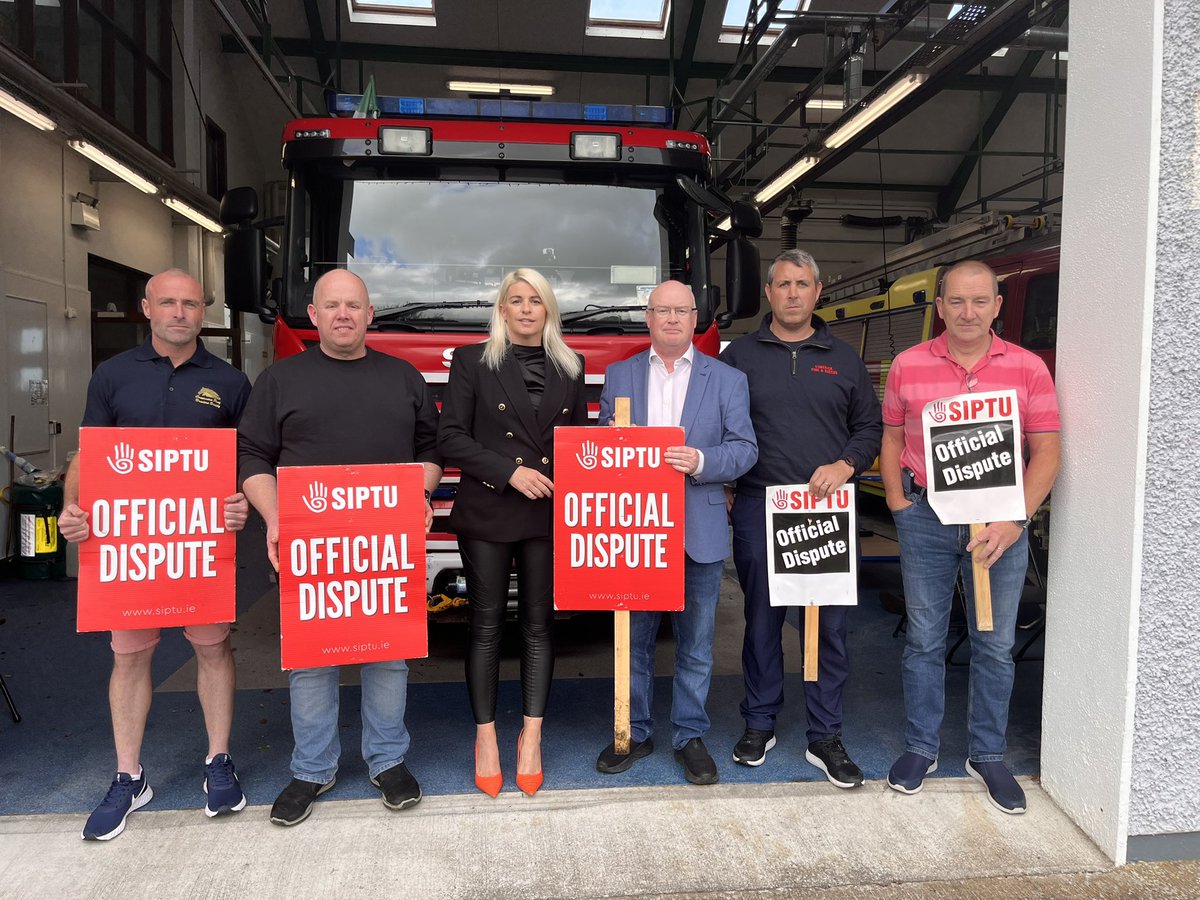 paul_gavan's tweet photo. Met with #Rathkeale Retained FireFighters this evening with @joannecollinssf .
They will be a full week on strike tomorrow. @SIPTU
Ministers have headed off on their holidays leaving this essential service in crisis. Workers deserve better. #RetainedFirefighters #firestrike https://t.co/SXuI9Fny6e
