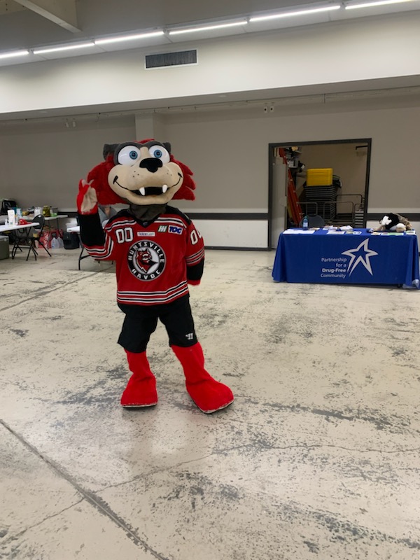 thepdfc's tweet photo. He also got to hang out with Huntsville Havoc mascot Chaos. We love seeing the kids interact with Ozzie. He was very popular, and we had help from a little puppeteer. Thank you to HPD for getting the community together to have some fun before the beginning of school. https://t.co/GonlHnqFjz