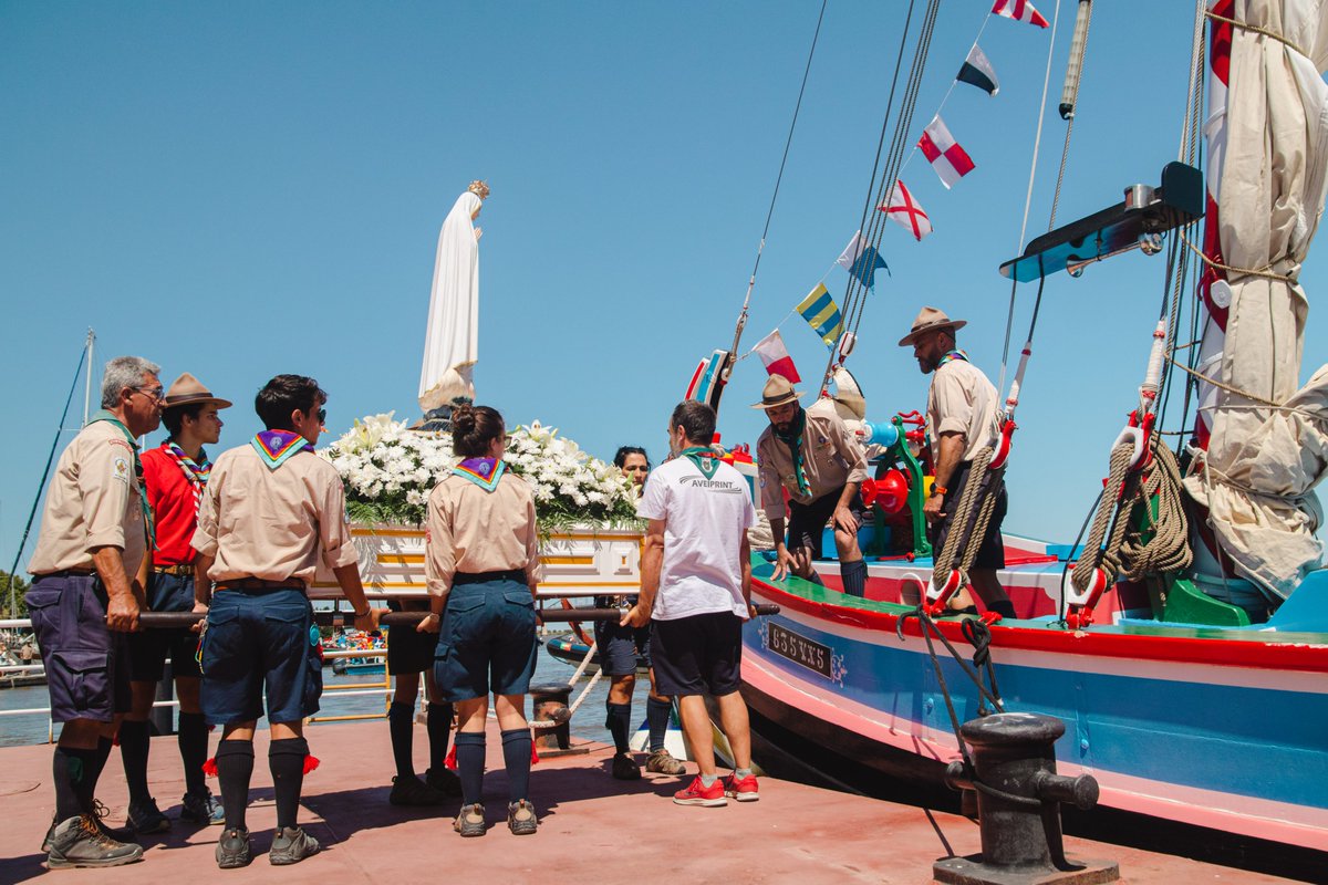 wyd_en's tweet photo. The Pilgrim Statue of Our Lady of Fatima is almost in Lisbon! 🎉 ❤️

Our Lady took a 130 km pilgrimage from📍Cova da Iria, escorted by pilgrims from all over the world. 

There's a rush in the air! 🙏🏼

#WYD #Lisbon2023 https://t.co/R2iijkUtTk