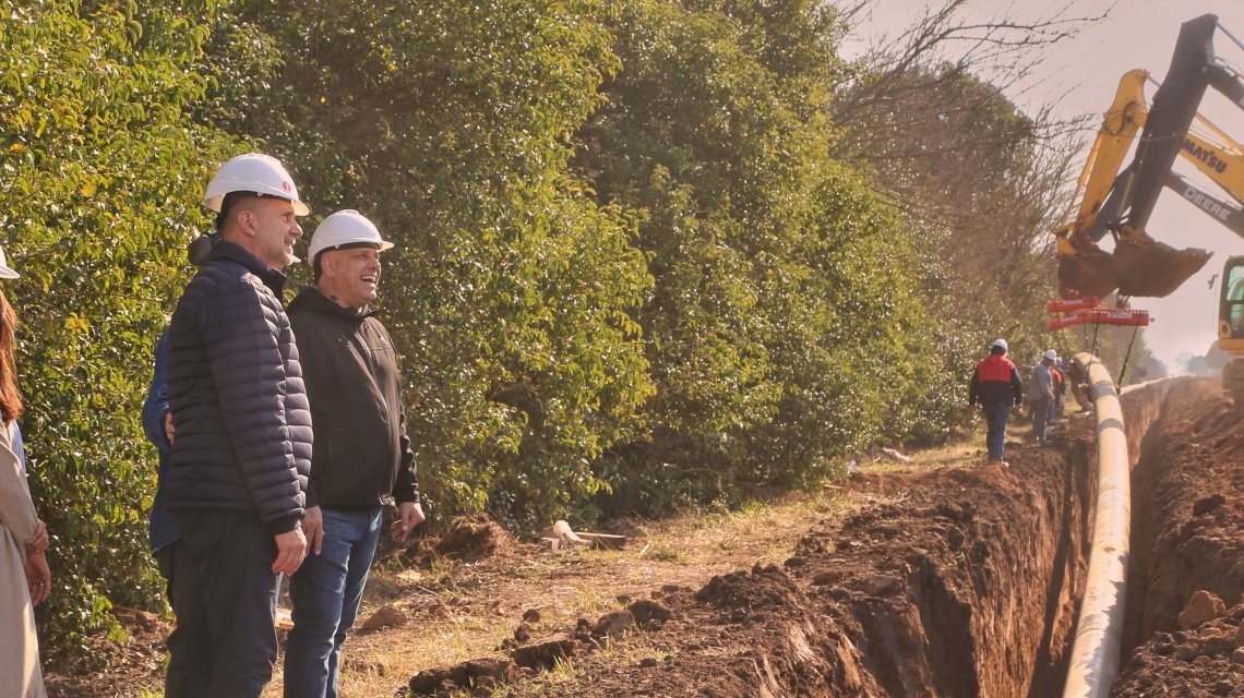 👷🏻‍♂ El gobernador Perotti recorrió las obras del Gasoducto Gran Rosario

🏗 🚧 Los trabajos beneficiarán a más de 84.000 hogares de Rosario, Funes, Roldán, Granadero Baigorria, Capitán Bermúdez, Soldini e Ibarlucea.

🔗👇🏼
santafe.gov.ar/noticias/notic…