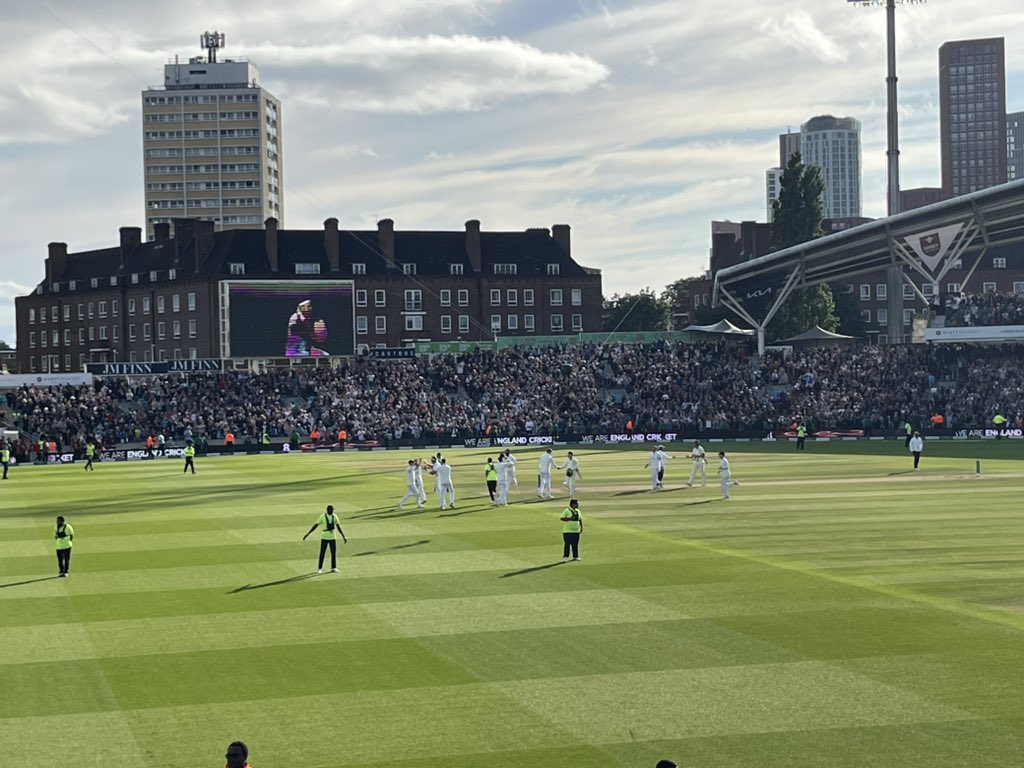 Clive Bawden tweet media