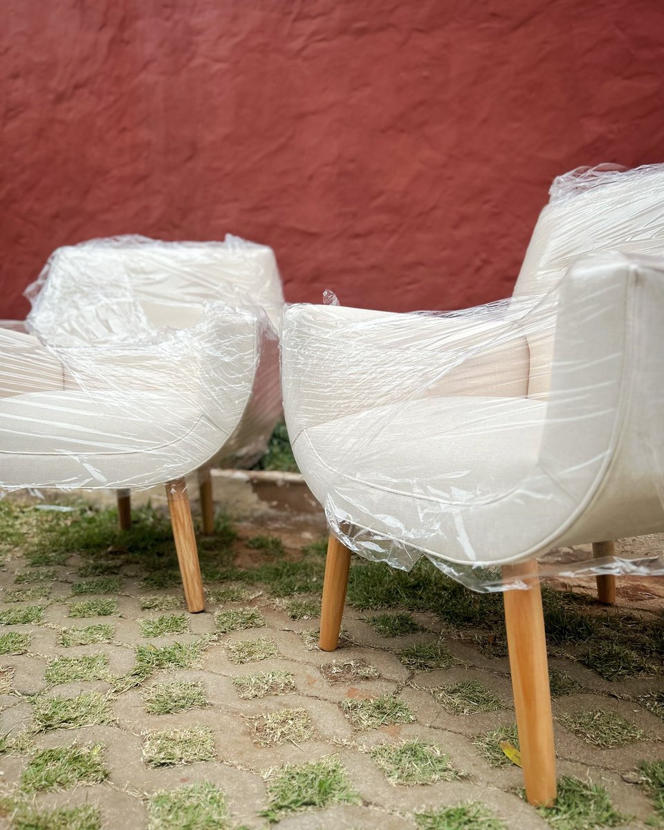 Habemus promo de poltronas ! 
Te llevas 2 por 2.300.000 Gs. 🥳
Precio normal 1.300.000 Gs cada una ☝️