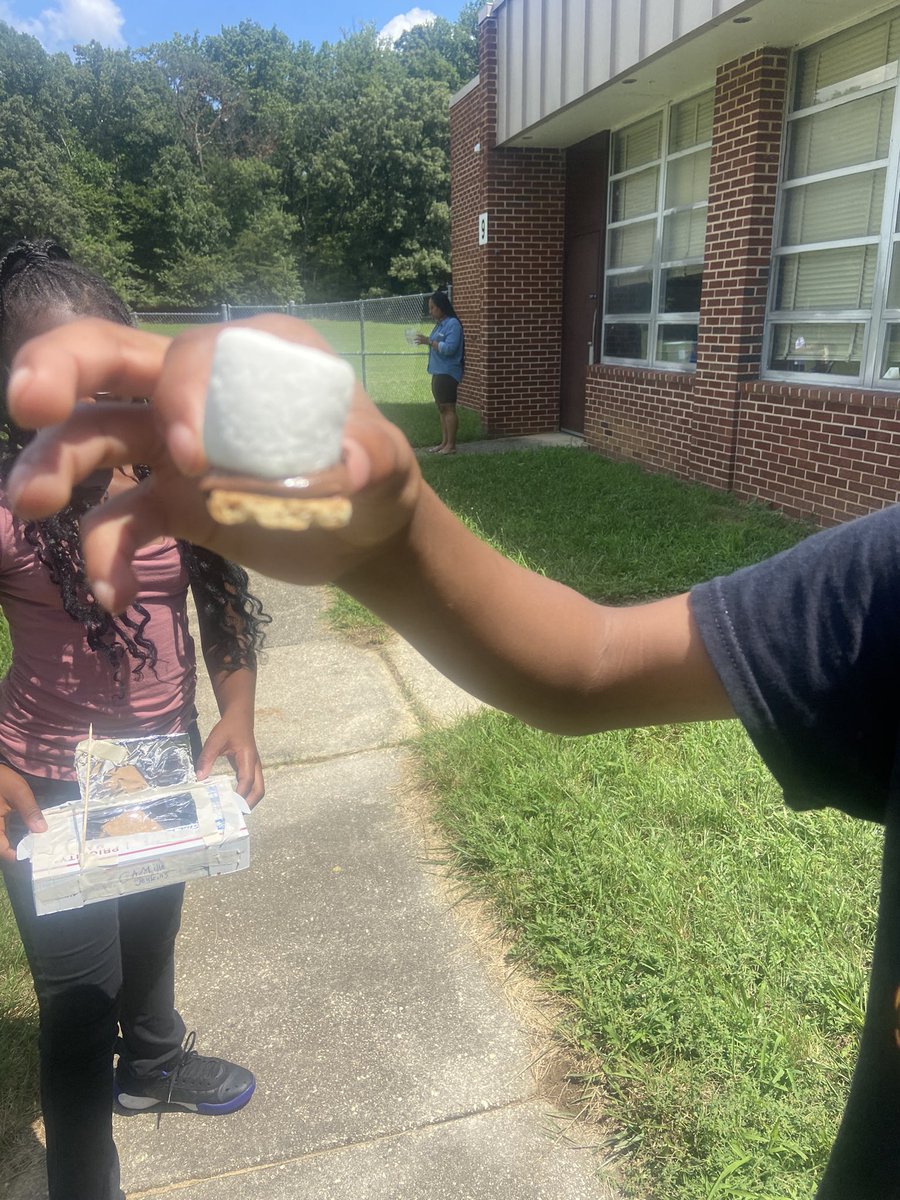 StampCampCG23's tweet photo. Solar Oven S’mores! @Title1_PGCPS @pgcps #stampcamp https://t.co/Sr6JCDOdxD