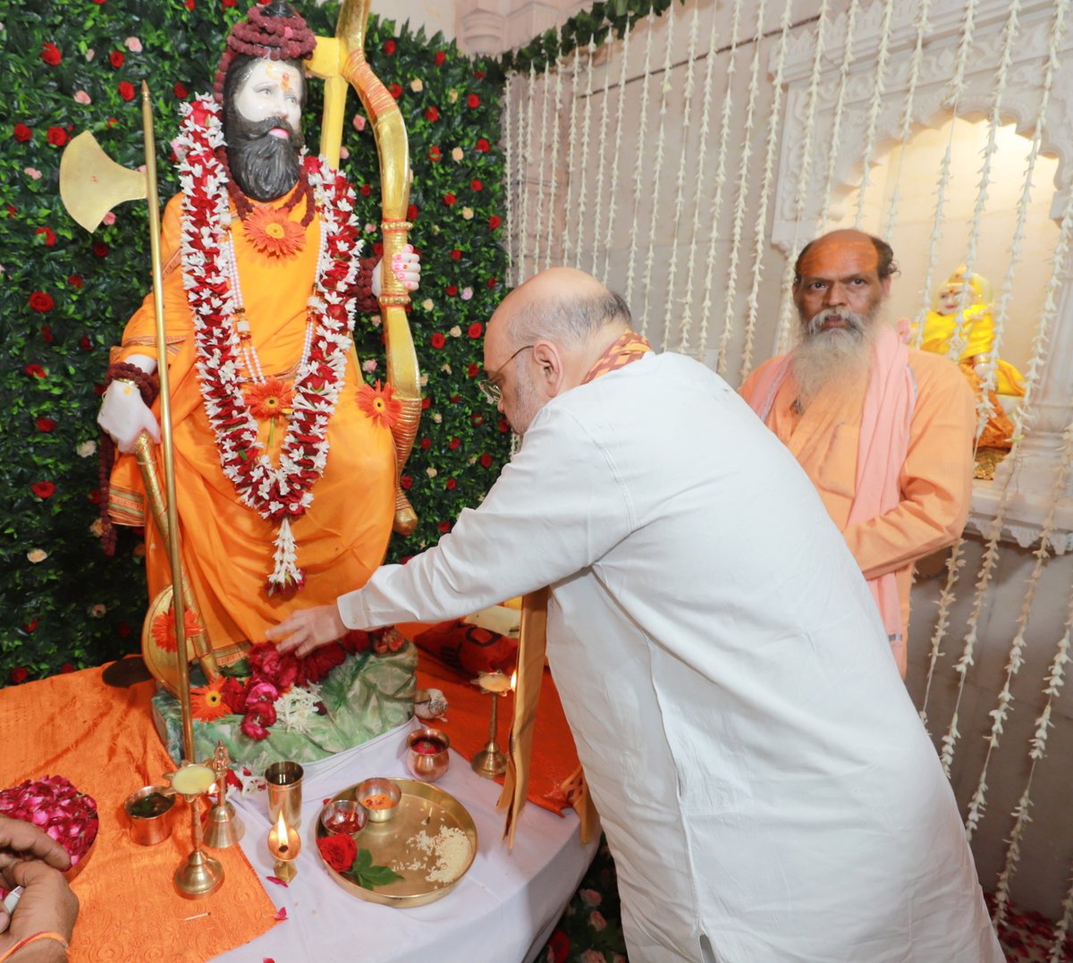ParshuramAvatar's tweet photo. जानापाव का बढ़ता महत्व परशुराम भक्तों के लिए खुशी की बात है।
@RPparishad @PSsena @followsushil @RajasthanVipra @KiranKS @panditaAPMCC63 @UdayVardi @sunilbharala @JavedBeigh @Nazirkhankoshur @GuruMokshaji @VanarBharat @me_sourish_ @BanerjeeProsad https://t.co/bSTrx6FB8y