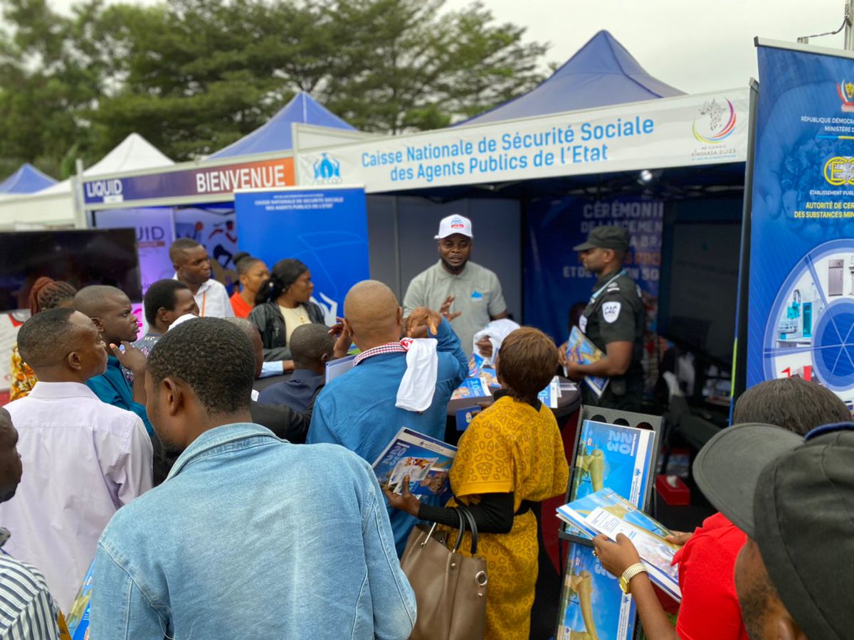 johnseke245328's tweet photo. 🚨🇨🇩Foire des Jeux de la francophonie : l'affluence des grands au stand de @Cnssap_RDC. Un signe de symbiose entre l'assureur public et le monde du travail. La @Cnssap_RDC du #Top_manager DG @Junior_Mata1 fait figure de coqueluche ds les rangées d'expositions à la foire.✍️ https://t.co/qFzm810CRa