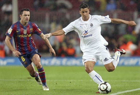 📰⚽️NOTICIA |

𝗘𝗹 𝗺𝗮𝗷𝗼𝗿𝗲𝗿𝗼 𝗛𝗲́𝗰𝘁𝗼𝗿 𝗦𝗮́𝗻𝗰𝗵𝗲𝘇, 𝗲𝘅 𝗱𝗲𝗹 𝗧𝗲𝗻𝗲𝗿𝗶𝗳𝗲, 𝘀𝗲 𝗿𝗲𝘁𝗶𝗿𝗮 𝗱𝗲𝗹 𝗳𝘂́𝘁𝗯𝗼𝗹

El lateral izquierdo <a href="/hectorsanchez24/">Héctor Sánchez</a>, que militó en el <a href="/CDTOficial/">CD Tenerife 🏴󠁧󠁢󠁳󠁣󠁴󠁿</a> de 2005 a 2010, deja el fútbol a sus 38 años:👇

🔗stadiumtenerife.es/el-majorero-he…