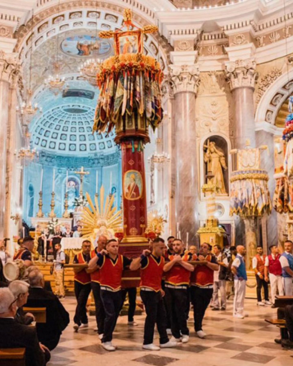 dinamo_sassari's tweet photo. 🥳La Discesa dei Candelieri di Sassari è una festa antica almeno cinque secoli, che celebra ogni 14 agosto la devozione cittadina per la Madonna dell'Assunta.
❓️Dove la vedrai?
#Tagga l'amico che vi prenderà parte
#Sassari #faradda #candelieri #Sardegna #unesco #festa https://t.co/eUBHMhWzPh