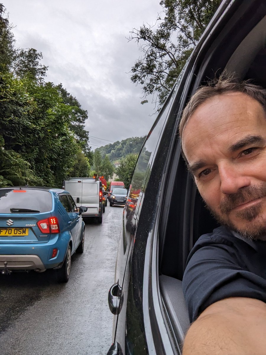 TheStereoGuy's tweet photo. Standstill in #dulverton this morning! Getting to a customer t'other end of Northmoor road. See, even in the #countryside you get traffic jams! https://t.co/uCAwjunWmS