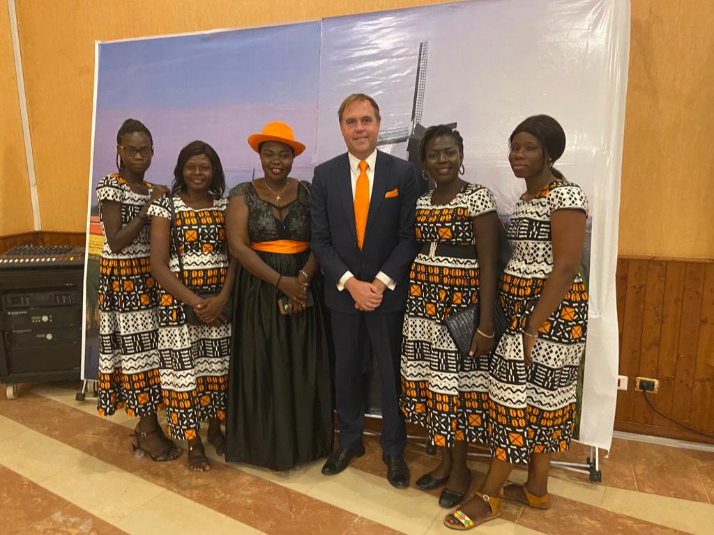 Mark_RvdL's tweet photo. Dernier jour au bureau à N'Djamena, après trois années riches en rencontres et nouvelles initiatives de coopération entre le Tchad et les Pays-Bas.

Prochaine arrêt: La Haye. https://t.co/Dk3BNMEPdS
