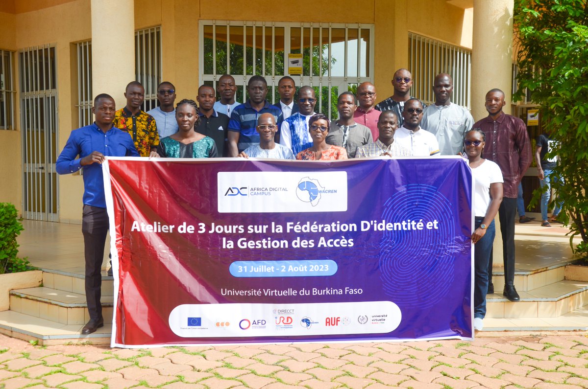 AfricaDigCampus's tweet photo. Le chantier de la fédération pour la gestion des identités et des accès au Burkina Faso 🇧🇫 a débuté aujourd'hui. Les participants apprennent les bases de l'identité de fédération et comment les déployer. Plus d'informations ici - https://t.co/FzmEj3wySN @UEDIRECCT @ird_fr @WACREN https://t.co/XMcWShfyXE