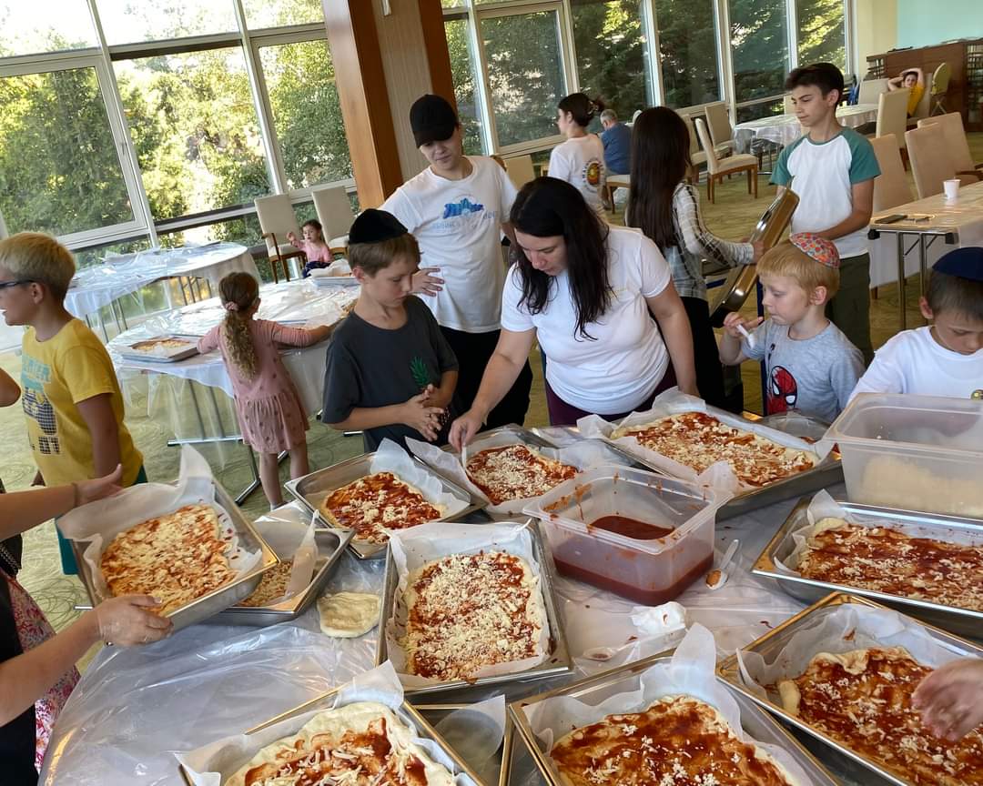 FJCU's tweet photo. Hundrers Jewish families from #Ukraine came together for an enriching experience at our #Summer_Family_Camp. #Machne_Chabad - a collaboration between #FJCU and #EMIH, provided a safe and joyful retreat on the picturesque shores of Lake #Balaton, #Hungary https://t.co/NADPpQ7kRX