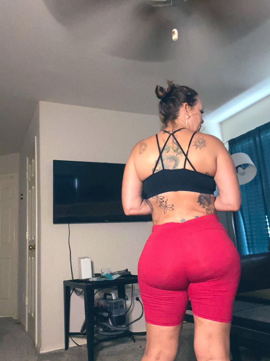 htownhooper76's tweet photo. #amature #blackandred #photoshoot #selfies I love my ring light.. just trying it out #outsick https://t.co/XSpnHGaxjy