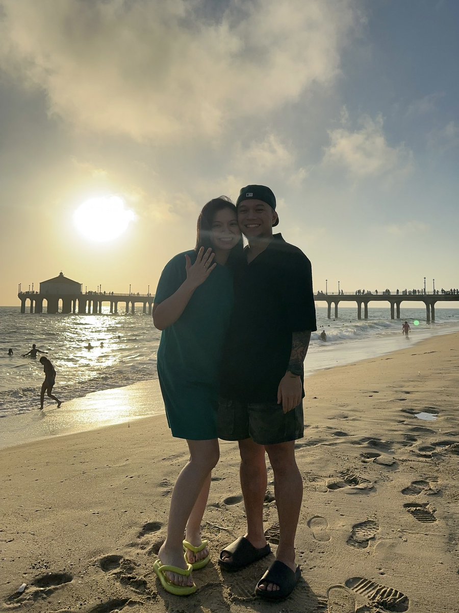 jtolentinooo's tweet photo. Officially off the market. 💍🔒 #ringszn @llyzmr https://t.co/ffbmo3xfaE