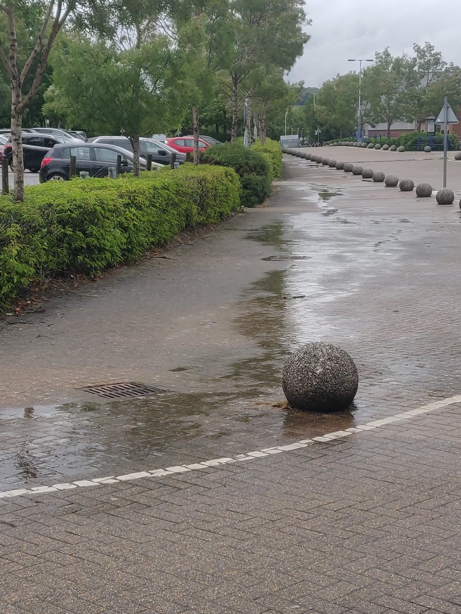KonstantinKisin's tweet photo. See those puddles of rainwater?

It's actually an optical illusion given off by melting tarmac. 

#ClimateBoiling https://t.co/4J73wiqNEf