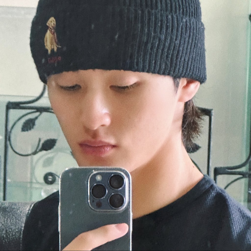 MARKClTY's tweet photo. truly the best genre of mark selfies https://t.co/dawE02PDIw