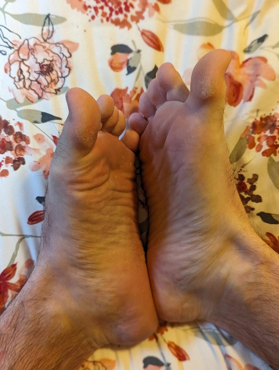 DaddysFeetPics's tweet photo. 👣❤️ #feet #gayfeet #guyfeet #manfeet #mensfeet #hairymanfeet #bigmanfeet #hairydaddy #gaybear #sweatymanfeet #stinkymanfeet https://t.co/O7skT2l30J