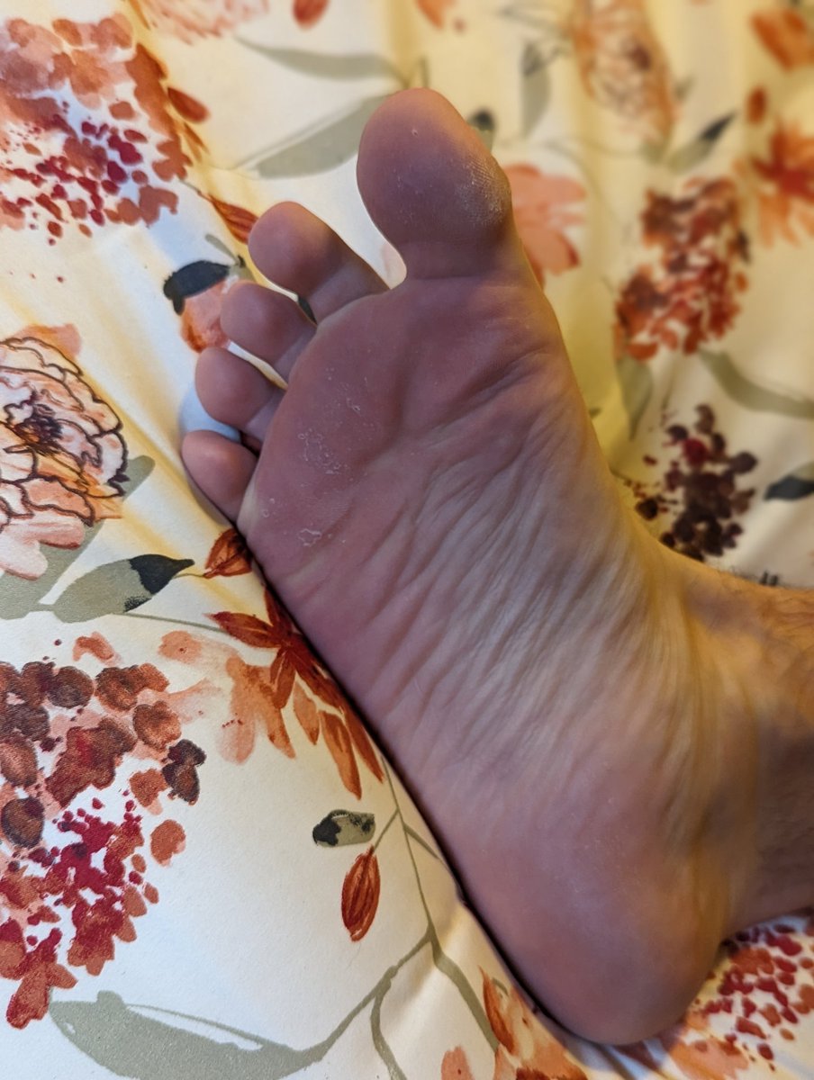 DaddysFeetPics's tweet photo. 👣❤️ #feet #gayfeet #guyfeet #manfeet #mensfeet #hairymanfeet #bigmanfeet #hairydaddy #gaybear #sweatymanfeet #stinkymanfeet https://t.co/O7skT2l30J