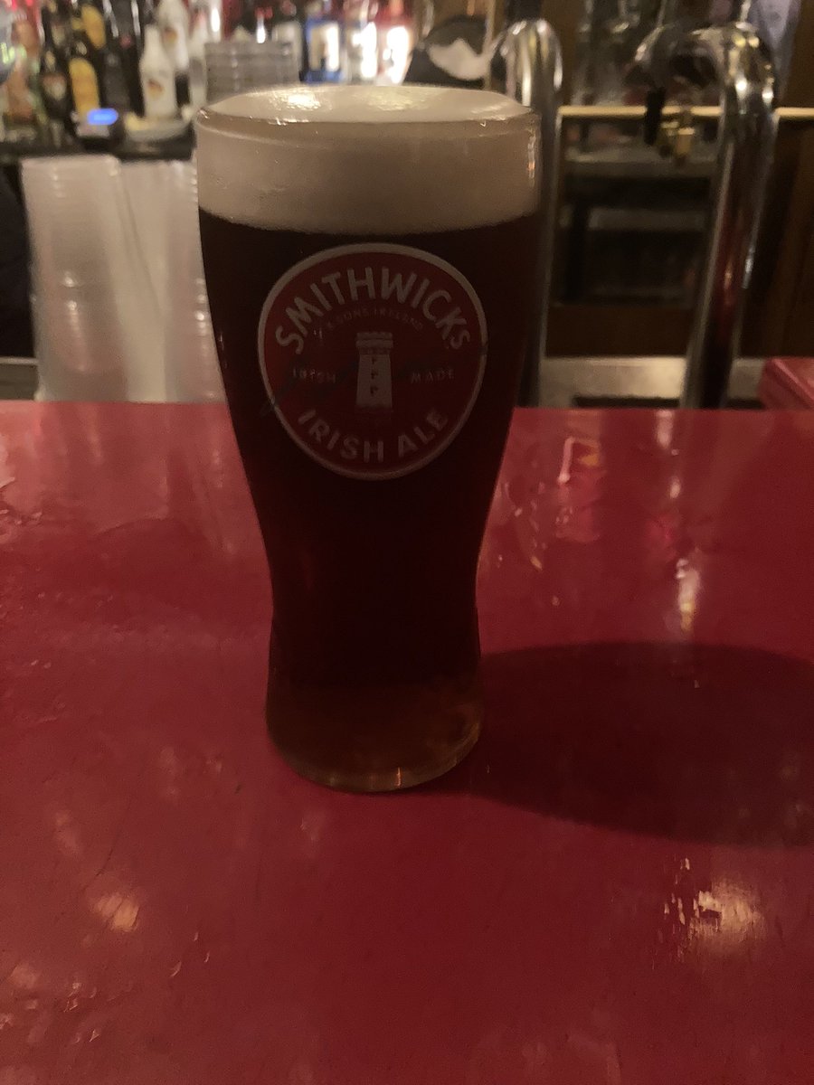 Pint of Ale from The Set, Langtons in Kilkenny. Fine head with a smooth balance. Felt it coould have done with being a bit colder. 

Rating: 8/10