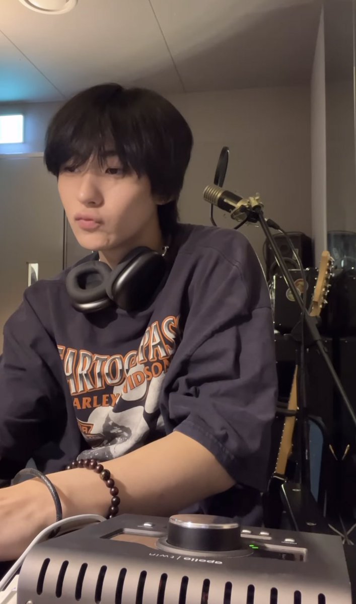 ‘แถวนี้มันเถื่อน บอกตรงๆ ถ้าไม่แน่จริงอยู่ไม่ได้ นี่เป็นรุ่นพี่ขอเตือนไว้ก่อน’

‘ครับฮยอง(´•3•)’