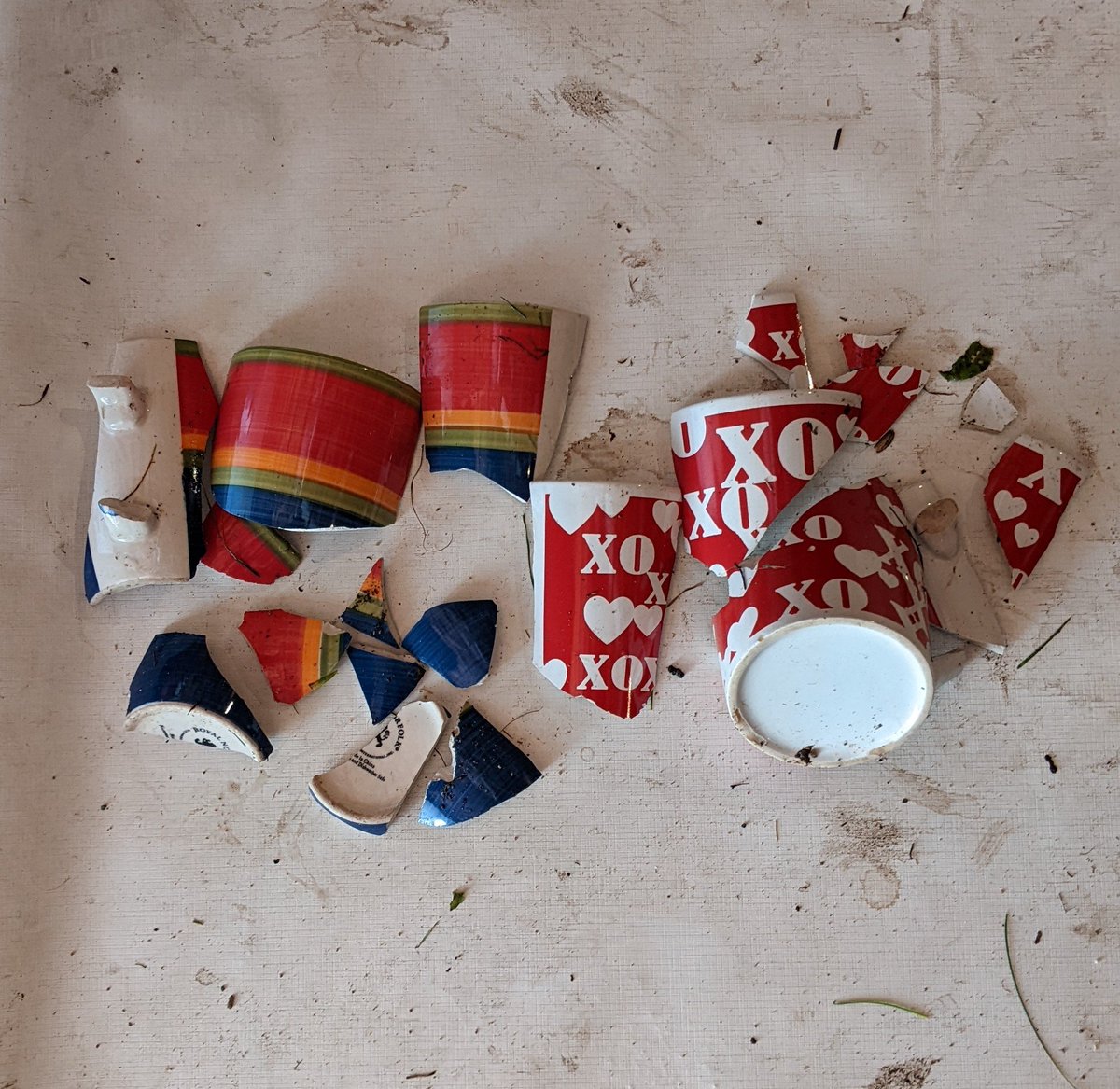 20 pieces
2 mugs
1 unknown #litter story 

Found these two smashed cups together downtown on Russ Ramsey Way. Didn't realize at the time the pieces came from separate cups. The result of a dramatic scene between a quarreling couple?