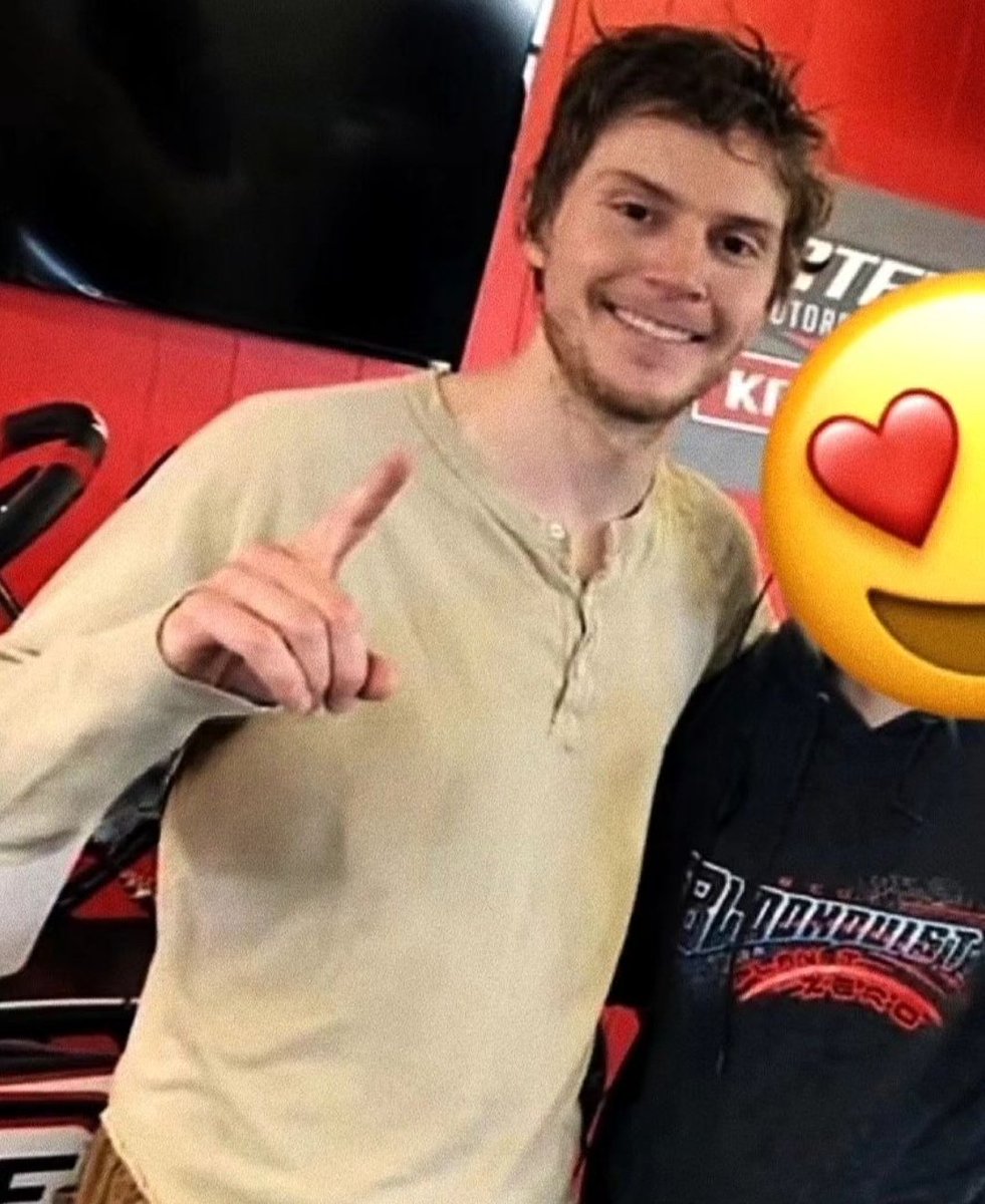 evantp87's tweet photo. I'M SO IN LOVE WITH THIS MAN JUST LOOK AT HIS BEAUTIFUL SMILE https://t.co/TaxyMjiF2m