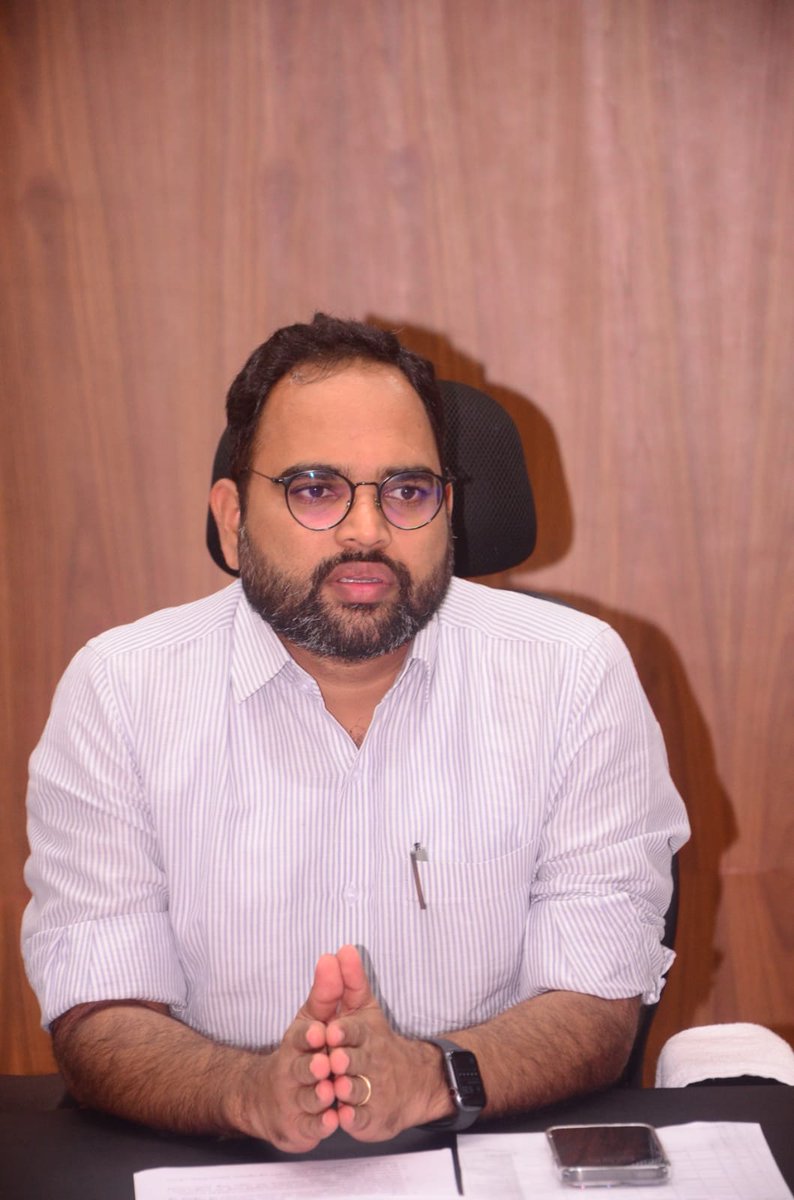 Collector_MBD's tweet photo. సోమవారం ఐడిఓసి లోని కలెక్టర్ కార్యాలయ సమావేశ మందిరంలో వసతి గృహాల నిర్వహణపై జిల్లాలోని అన్ని సంక్షేమ శాఖల అధికారులు వైద్యాధికారులు విద్యుత్ శాఖ అధికారులు మిషన్ భగీరథ అధికారులతో జిల్లా కలెక్టర్ కె.శశాంక సమావేశం నిర్వహించారు. https://t.co/su0XTdShTL