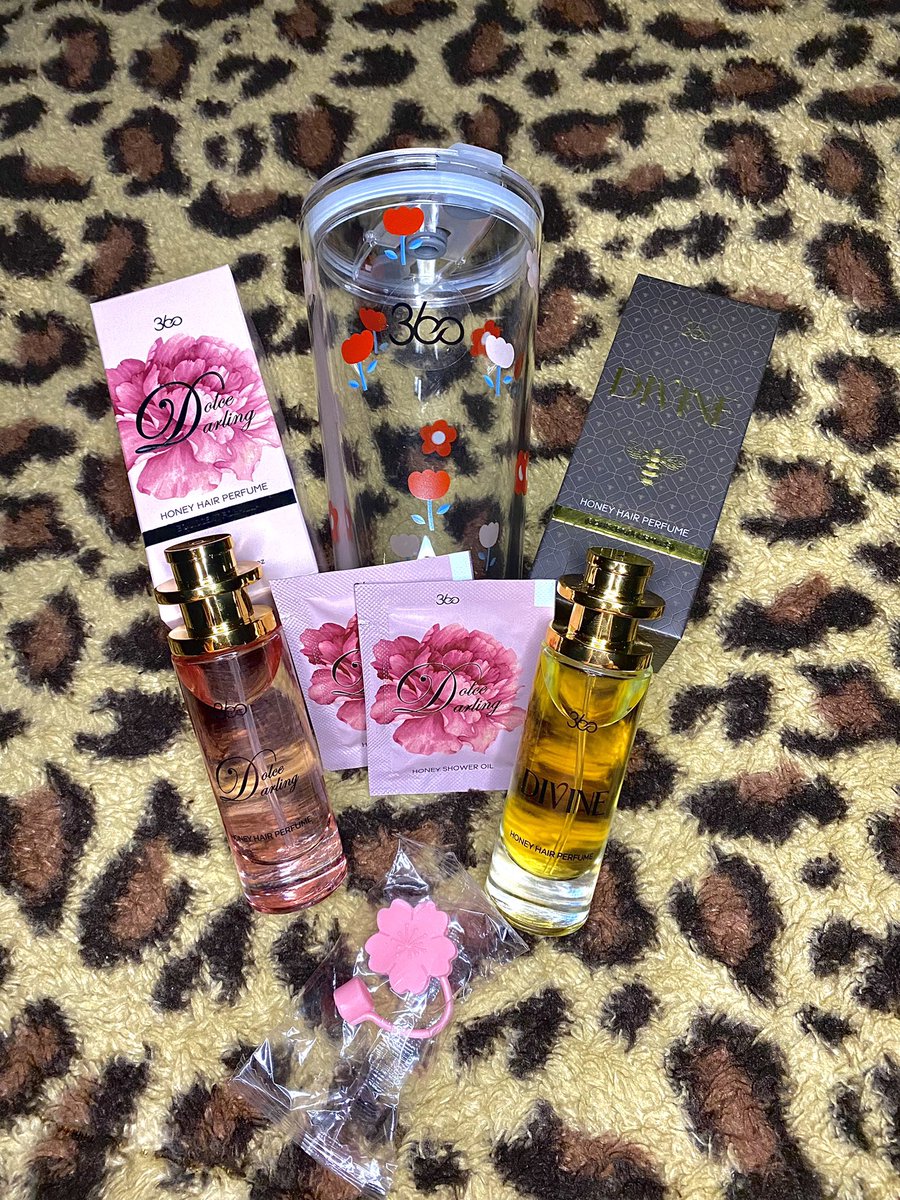 SyuhadahMohd___'s tweet photo. I wish korang boleh bau this hair perfume ni thru this screen, sebab bau dia sedap wangi gila weh. Rasa macam korang pakai perfume mahal je. 😭❤️

Girls, please beli this hair perfume. So worth it! 🥹💕 https://t.co/xXkd2JBLS4