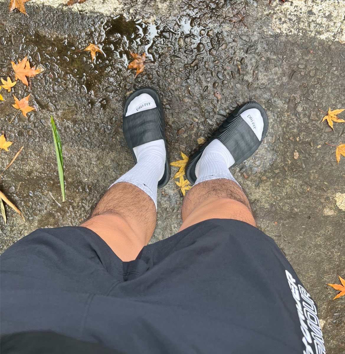 想被臭襪踩嗎？
#白襪 
#原味定制