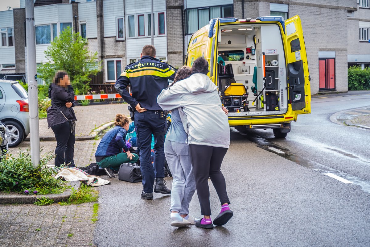JeffreyNOB's tweet photo. Vanmiddag een melding van een ongeluk met een scooter. Helaas vonden bekenden het nodig om al dreigend op mij af te komen en ligt te duwen. De jongen bleek 15 jaar te zijn, stel je voor dat het naar buiten komt. #Reidans #Capelle https://t.co/SCbWyj1Omk