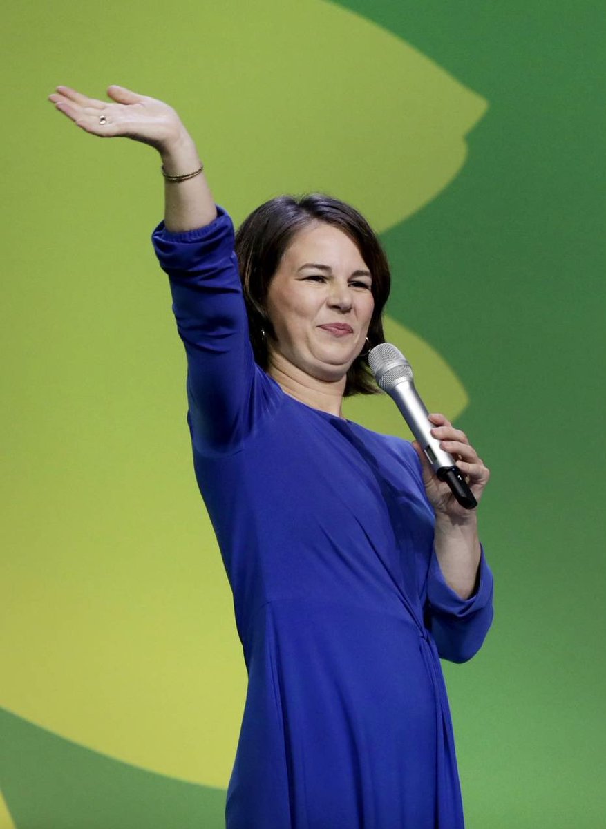 Außenministerin Parody Annalena Baerbock (@baerbockpress) on Twitter photo 