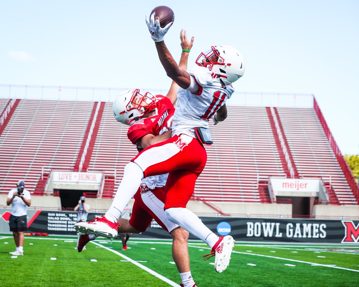 MiamiOHFootball's tweet photo. It's officially Fall Camp Week‼️

#RiseUpRedHawks | 🎓🏆 https://t.co/GeeOOGQPPT