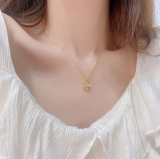 Me2youI's tweet photo. 【New Arrivals】Spinning Windmill Necklace Gold Plated. It is the awesome gift for your love.❤️

https://t.co/vgYXzoglyz

#me2you #jewellery #giftsforher #necklaces #pendant #pendantsforher #Windmill  #womenjewellery #spinningwindmill #minimalstyle #uniquejewerly https://t.co/Df0VpuUUc7