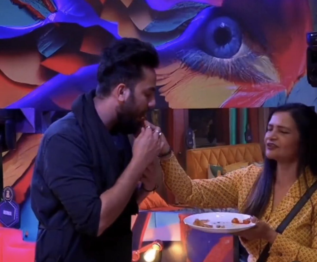 hia_sha's tweet image. Their are not just get attached with each other’s , but also get connected with their family members….,Such a pure bond ❤️. Missing you #AashikaBhatiya .
#UNBREAKABLE_ELVISH_YADAV #MANISHADESERVERESPECT #AbhisekMalhan #Abhisha #Elvisha