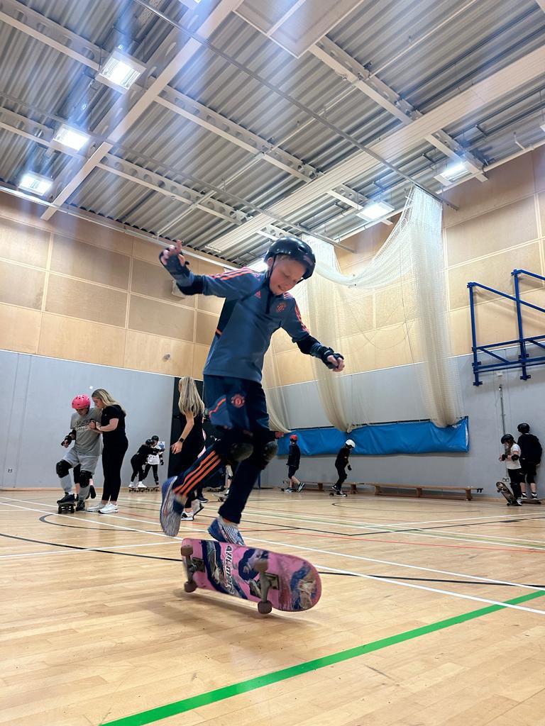 ActveCommunties's tweet image. Week 2 day 1! 

WOW! It was an eventful day to say the least! Take a peek at what we got up to around the city from our main sites to playstreets! 

Curious Critters
CircusHouse
NorthernRolling

@ForHousing
@CadisheadRhinos 

#HAF2023
#SalfordSummerOfFun